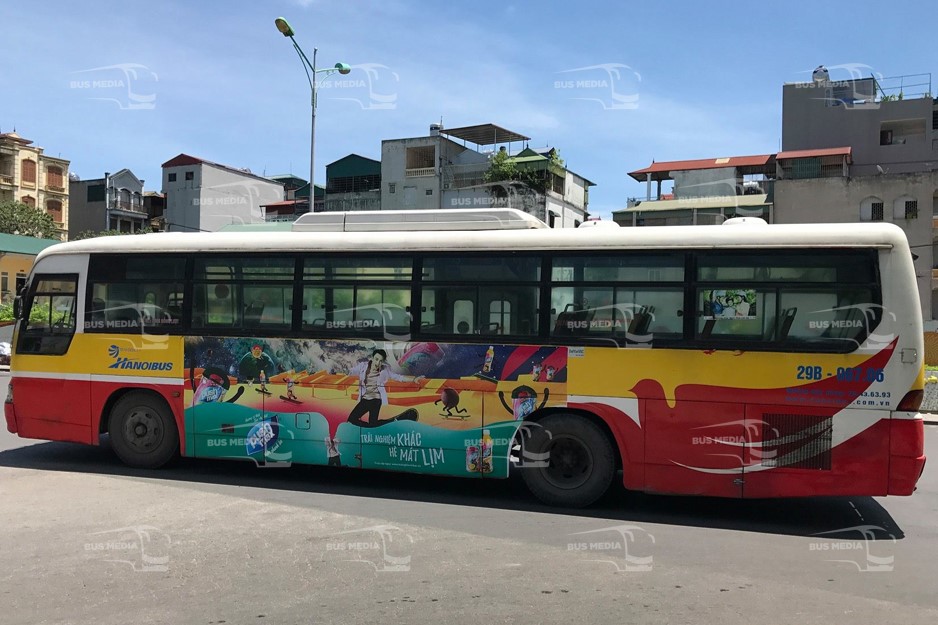 quảng cáo trên thân xe buýt