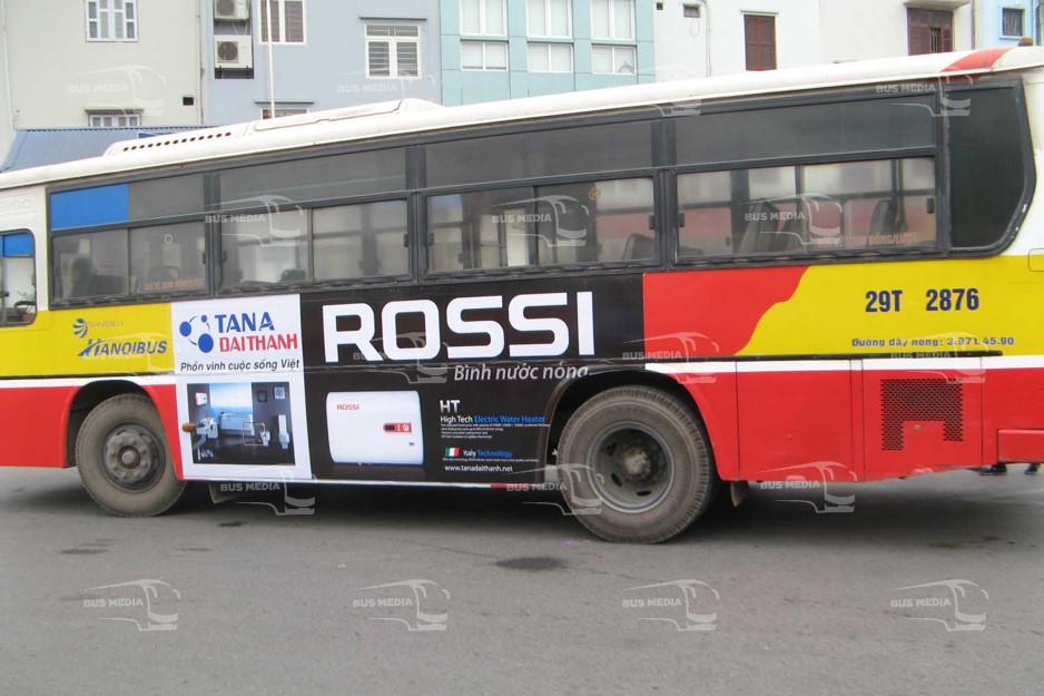 Bình nước nóng Rossi quảng cáo trên xe buýt hà nội