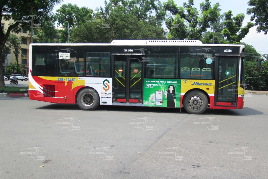 Ứng dụng FastGo và Vay Mượn quảng cáo xe buýt