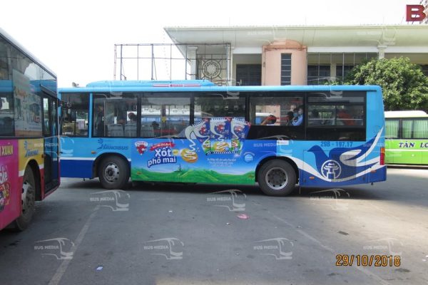 quảng cáo xe buýt cho phomai con bò cười